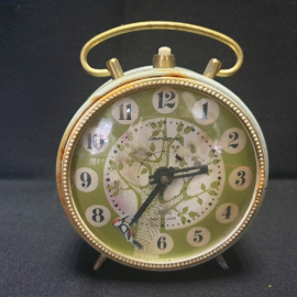 Часы-будильник "Янтарь", 4 камня, требуют ремонта. СССР